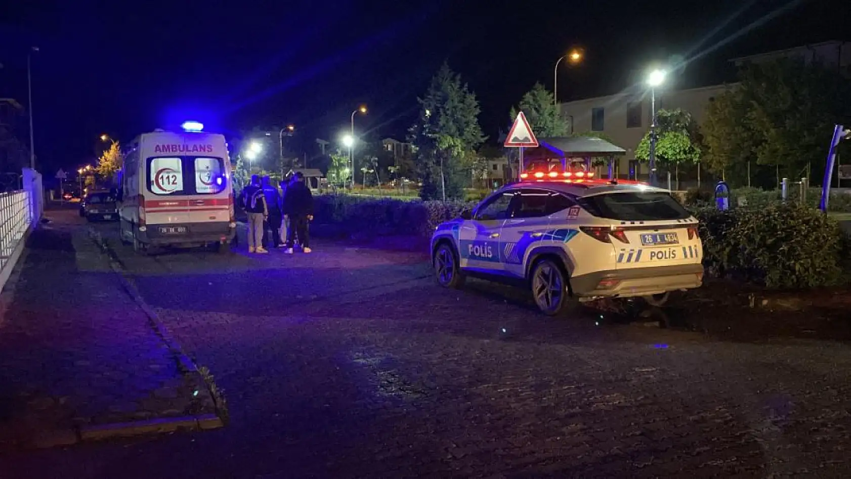 'Yanımda kız var, ne bakıyon!' dedi, 17 yaşındaki genci bıçakladı