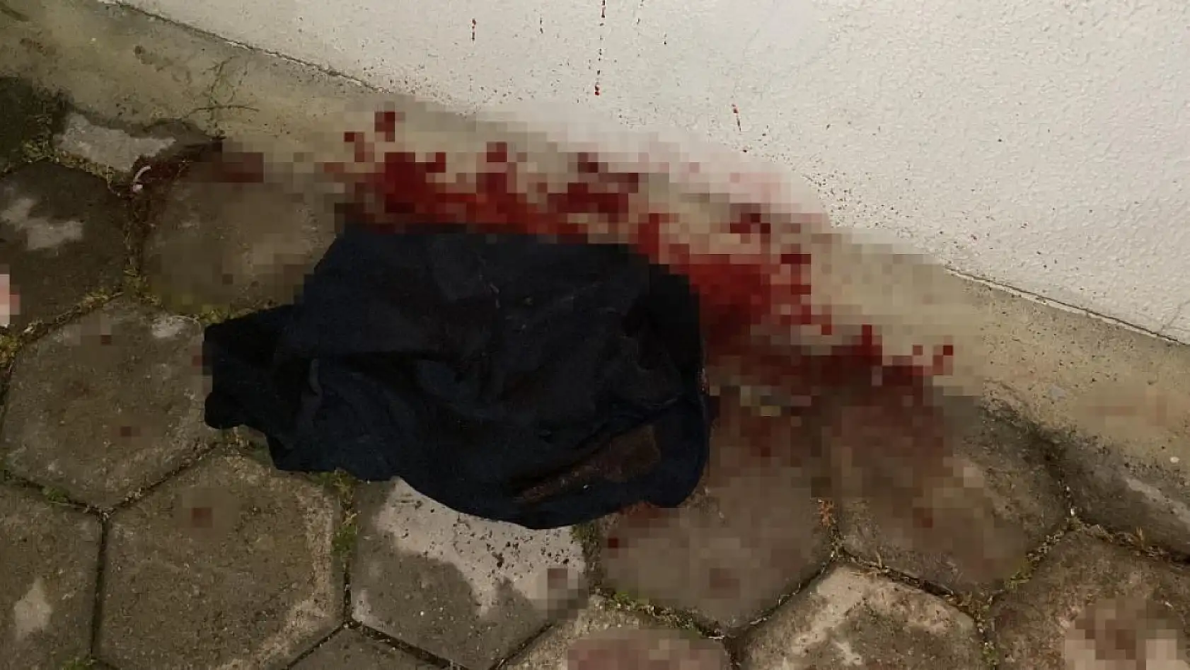'Yanımda kız var, ne bakıyon!' dedi, 17 yaşındaki genci bıçakladı