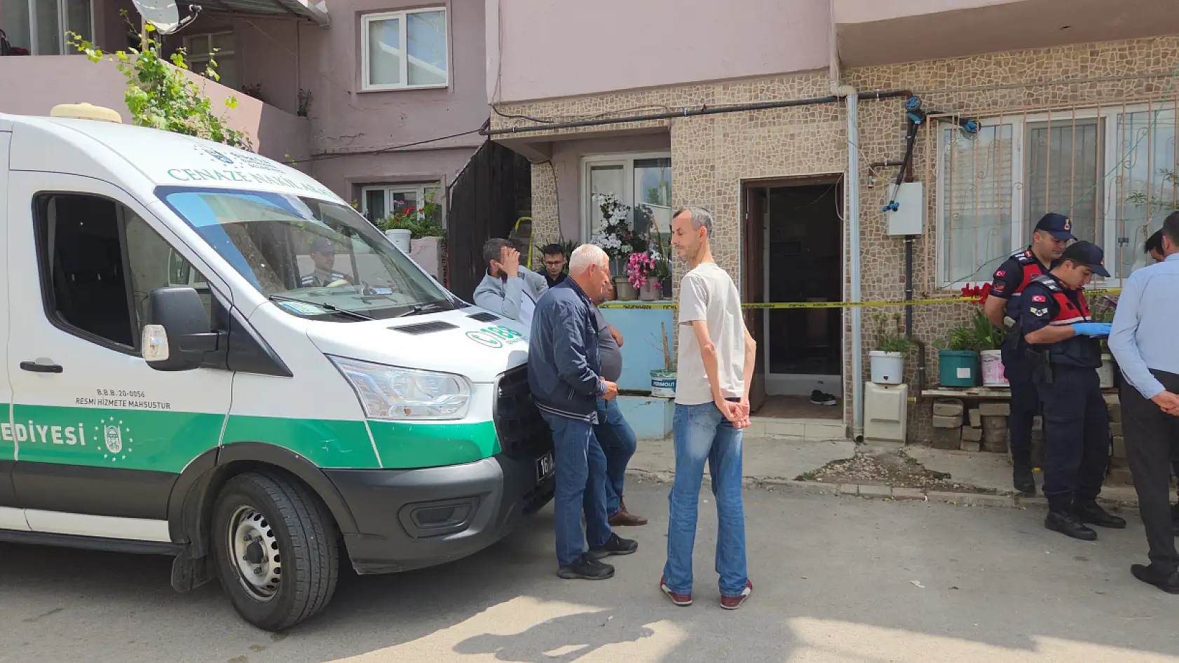 Üniversiteli genç evinde ölü bulundu