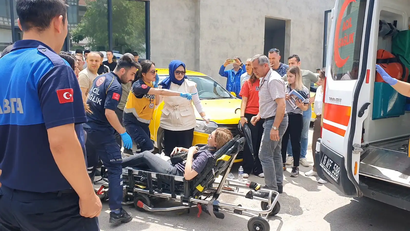 Eski nişanlısını sokak ortasında silahla vurdu