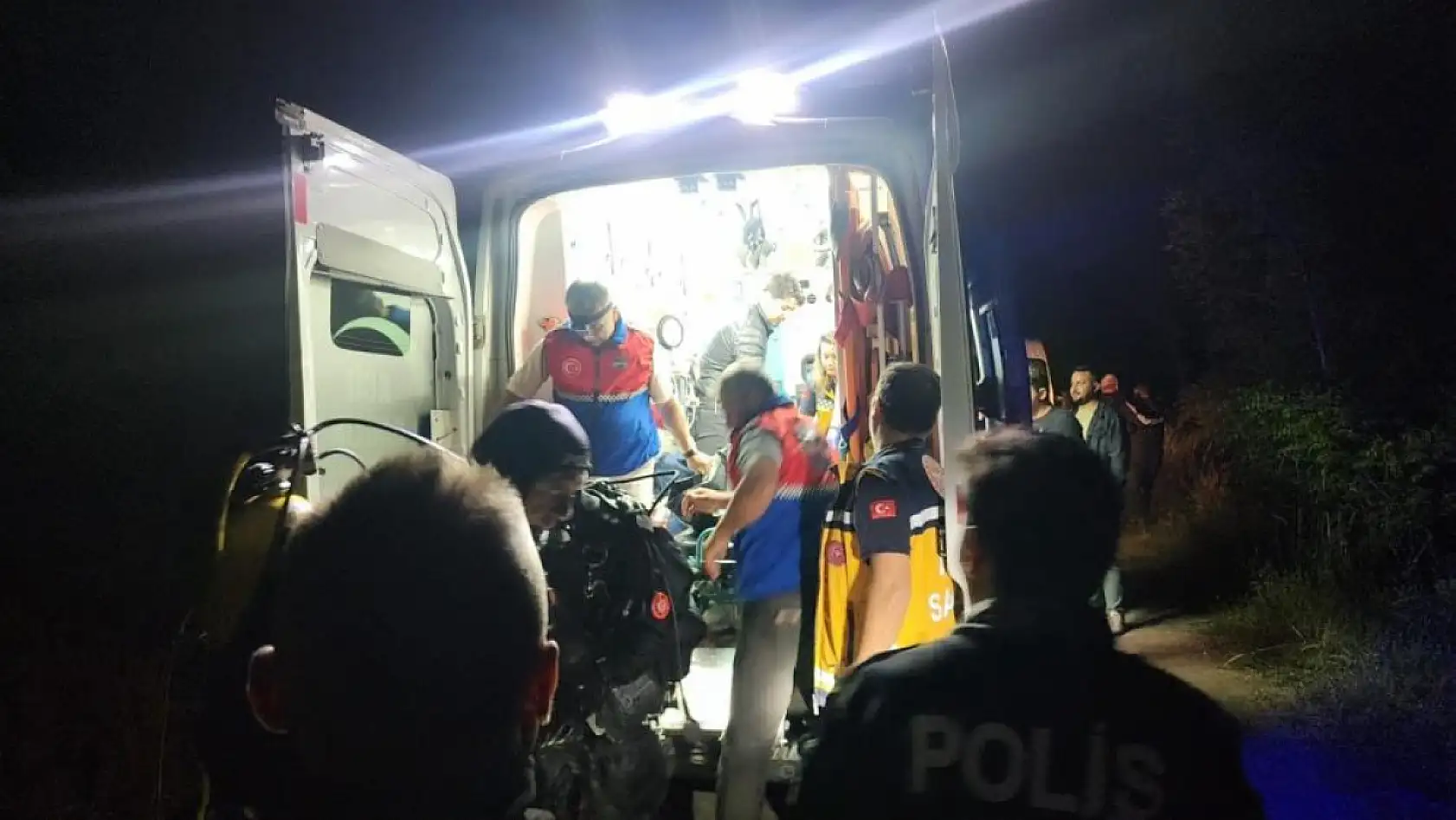 Alabora olan teknede can pazarı: 1 ölü