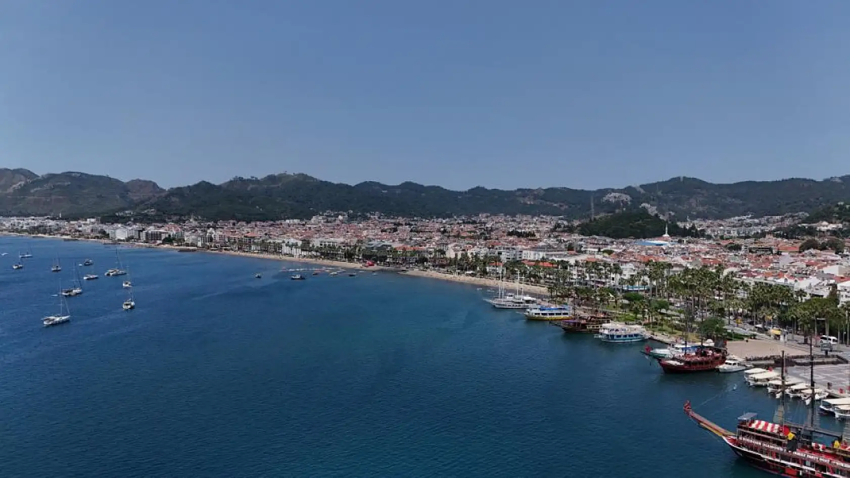 Depremin merkez üssü Marmaris'te hayat normale döndü