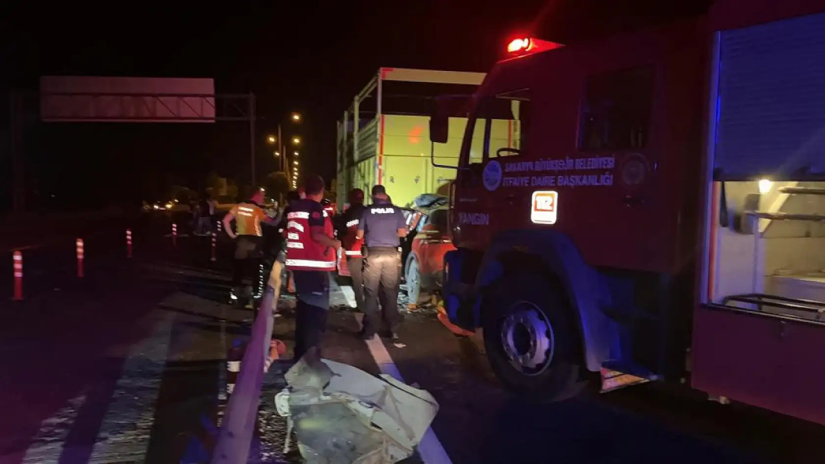 Cip kamyona saplandı, sürücü olay yerinde hayatını kaybetti