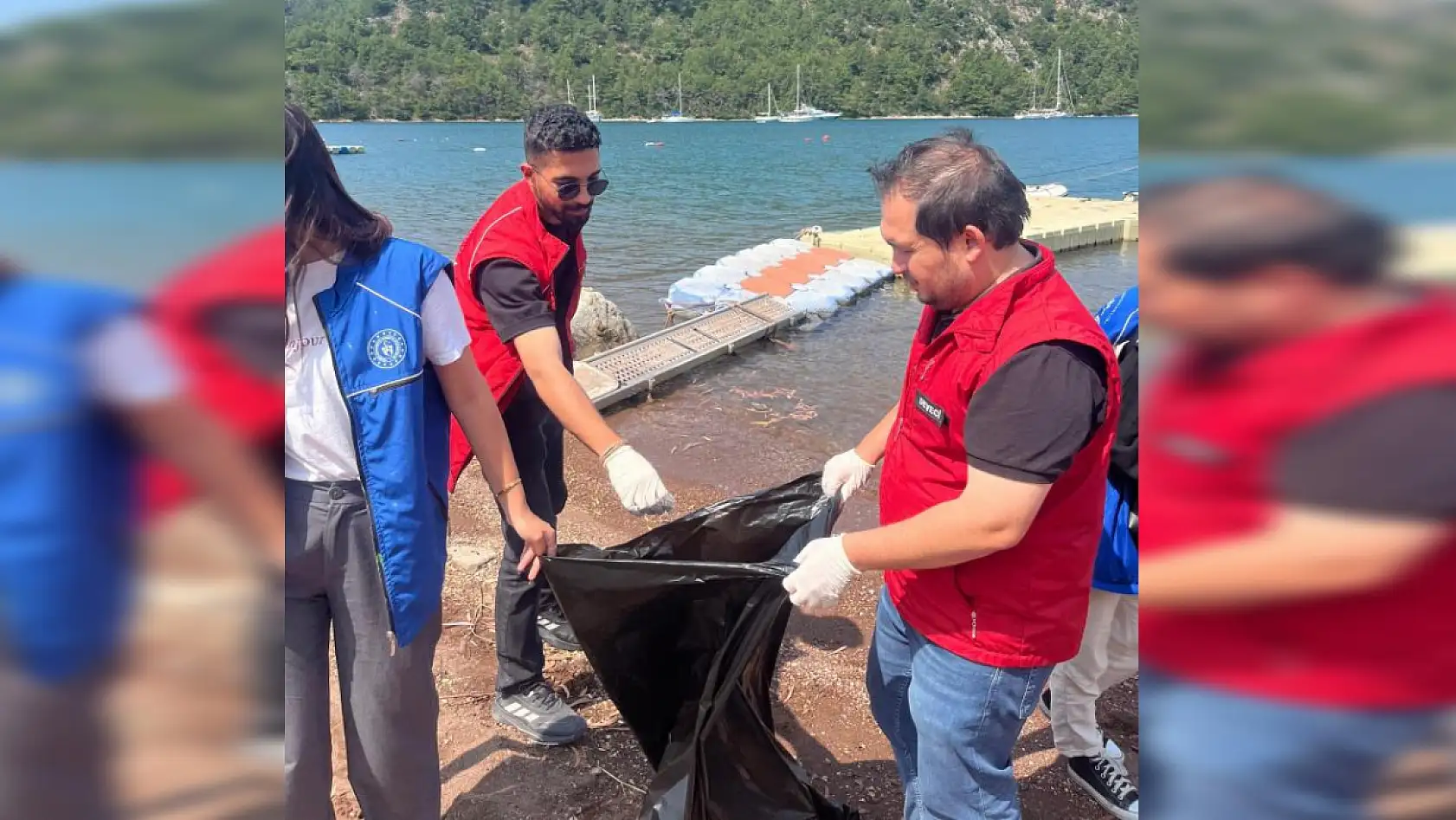 Muğla'da gönüllü gençler sahil temizliği yaptı