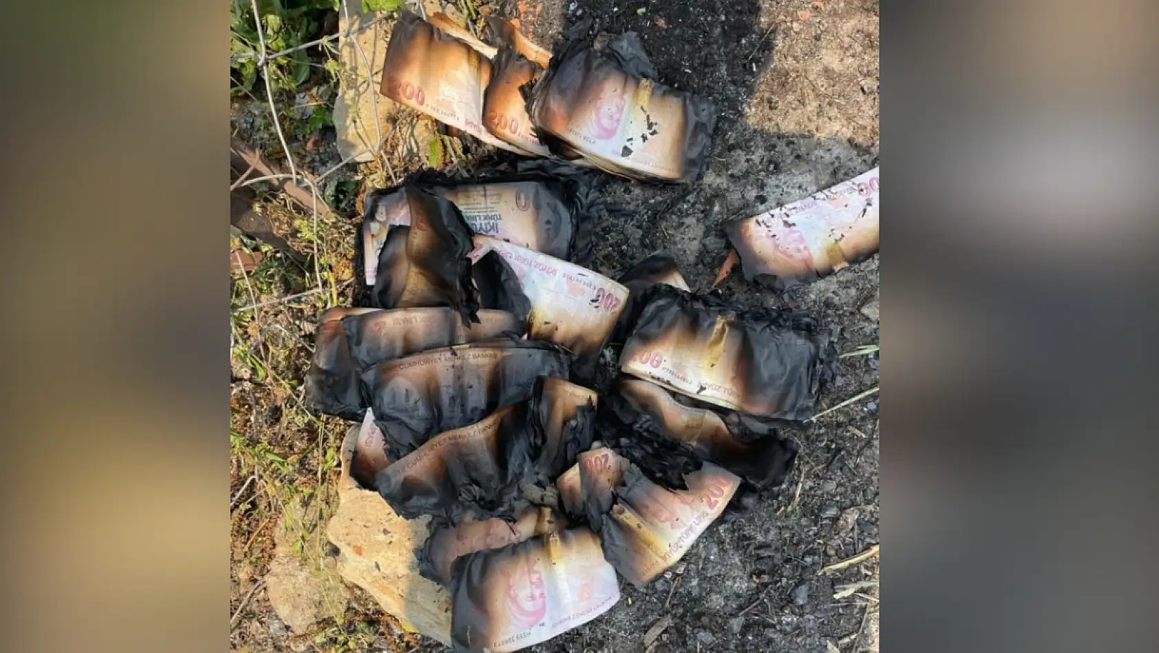 Yangında hem taştan yaptığı evini hem de biriktirdiği 80 bin lirayı kaybetti