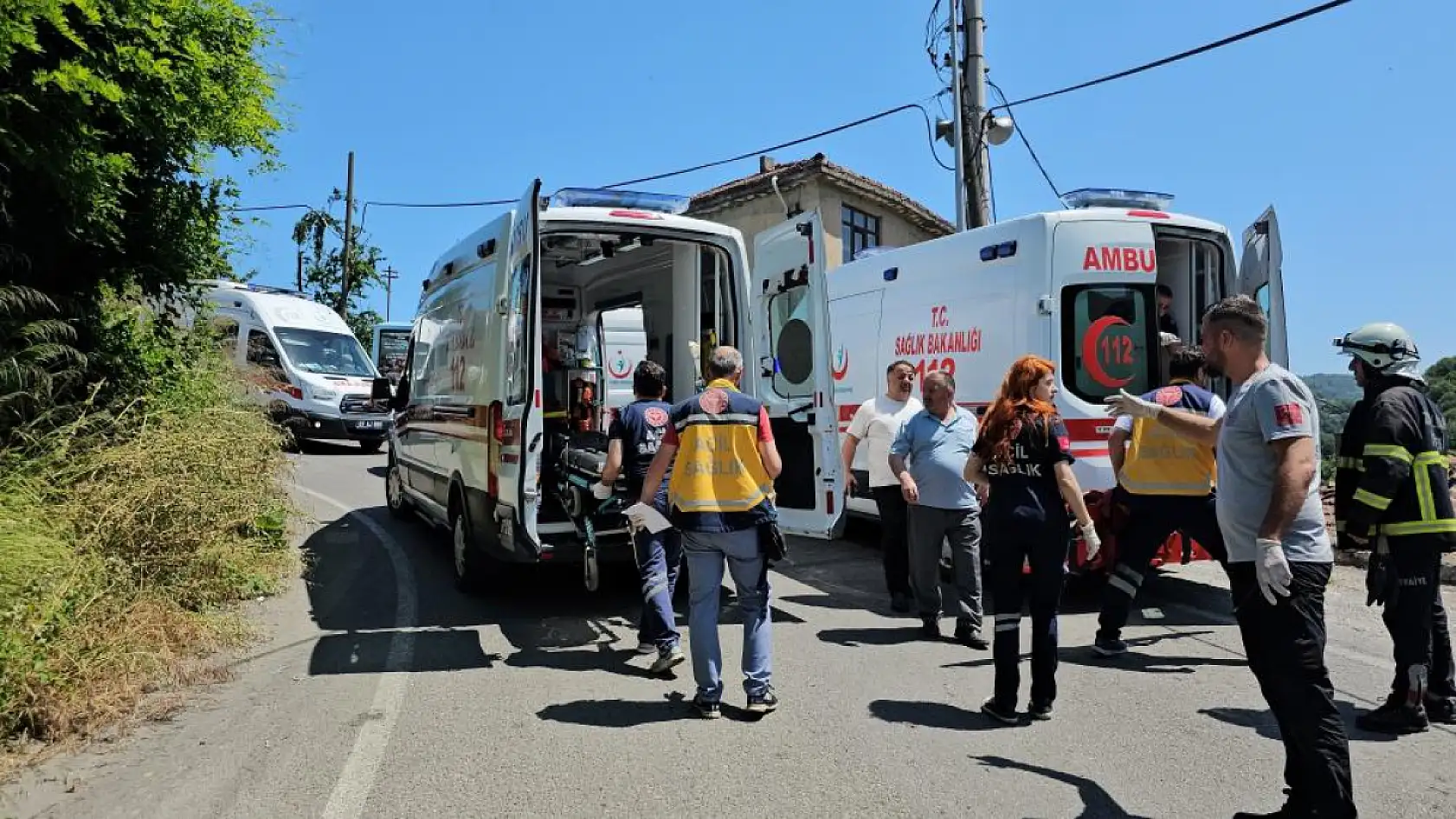 Freni patlayan yolcu minibüsü duvara çarptı: 14 yaralı