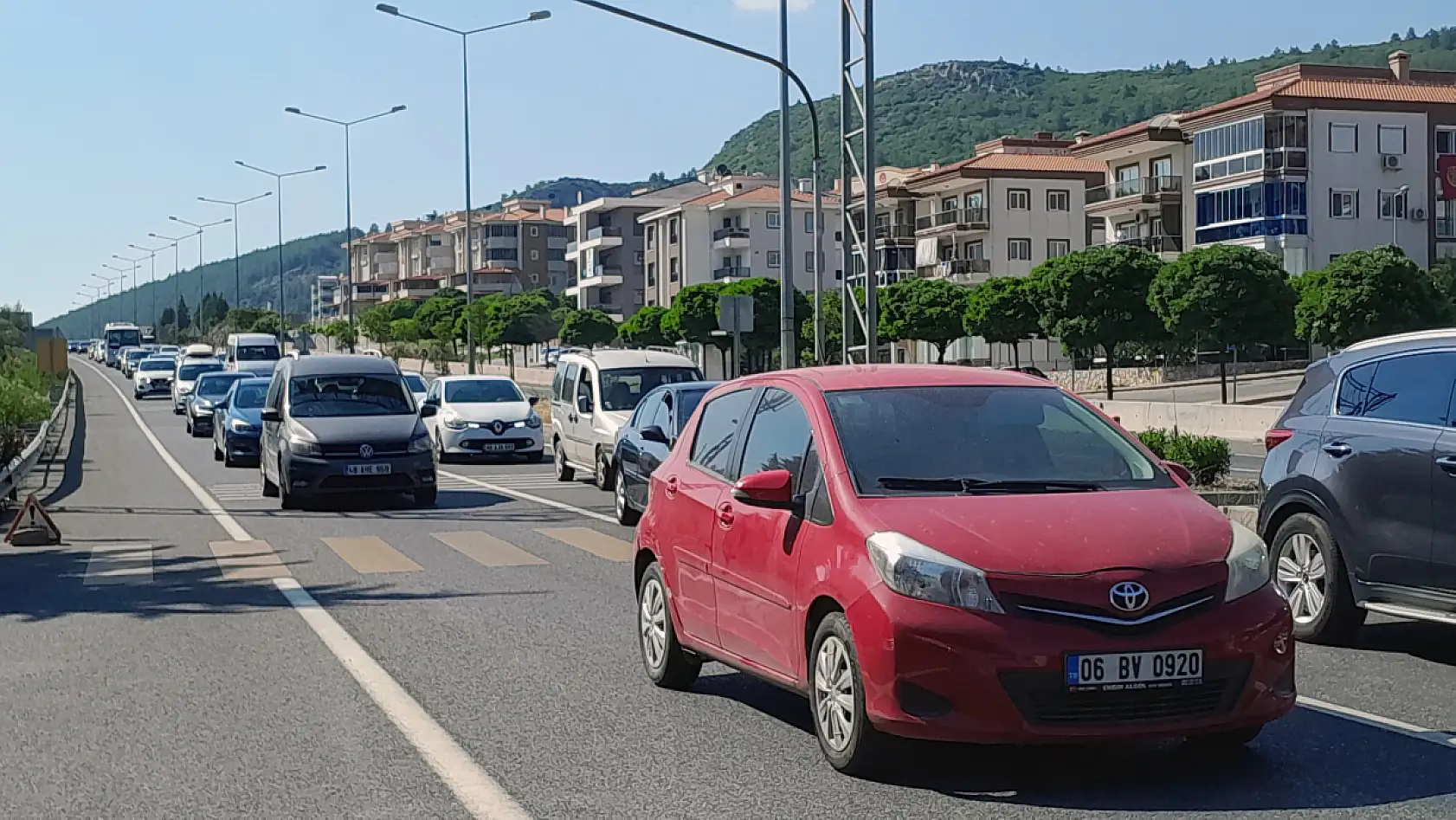 Kurban Bayramı'nda Muğla'ya yerli turist akını: Yollarda uzun kuyruklar oluştu
