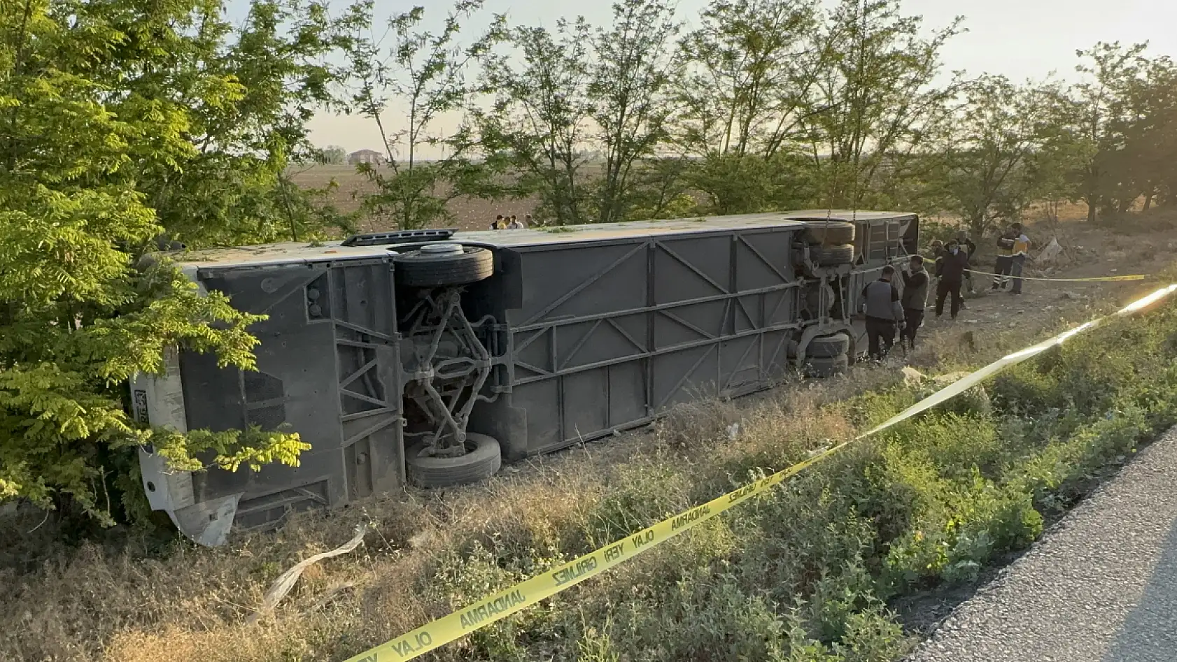 Konya'da yolcu otobüsü devrildi: 1 ölü, 23 yaralı