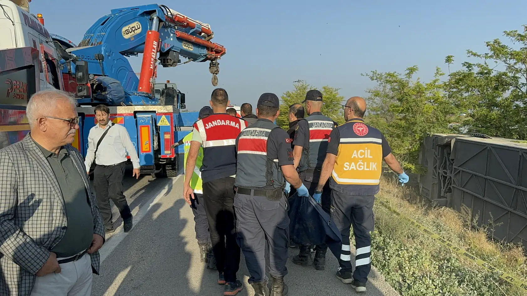 Konya'da yolcu otobüsü devrildi: 1 ölü, 23 yaralı