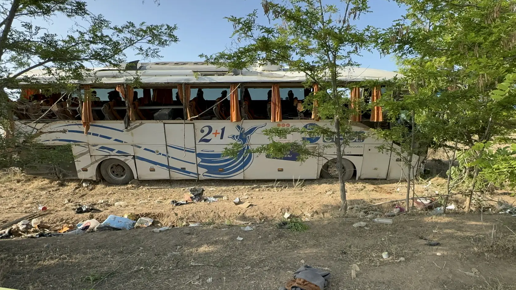 Konya'da yolcu otobüsü devrildi: 1 ölü, 23 yaralı