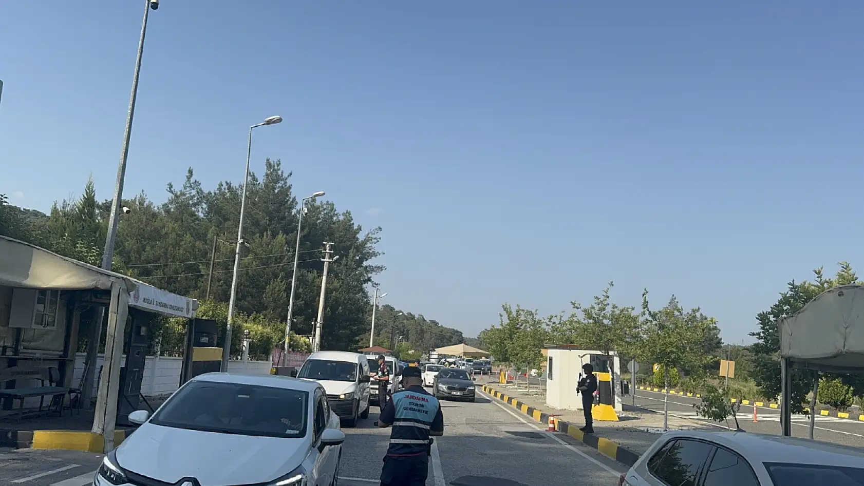Marmaris ve Datça'ya 25 bin araç giriş yaptı