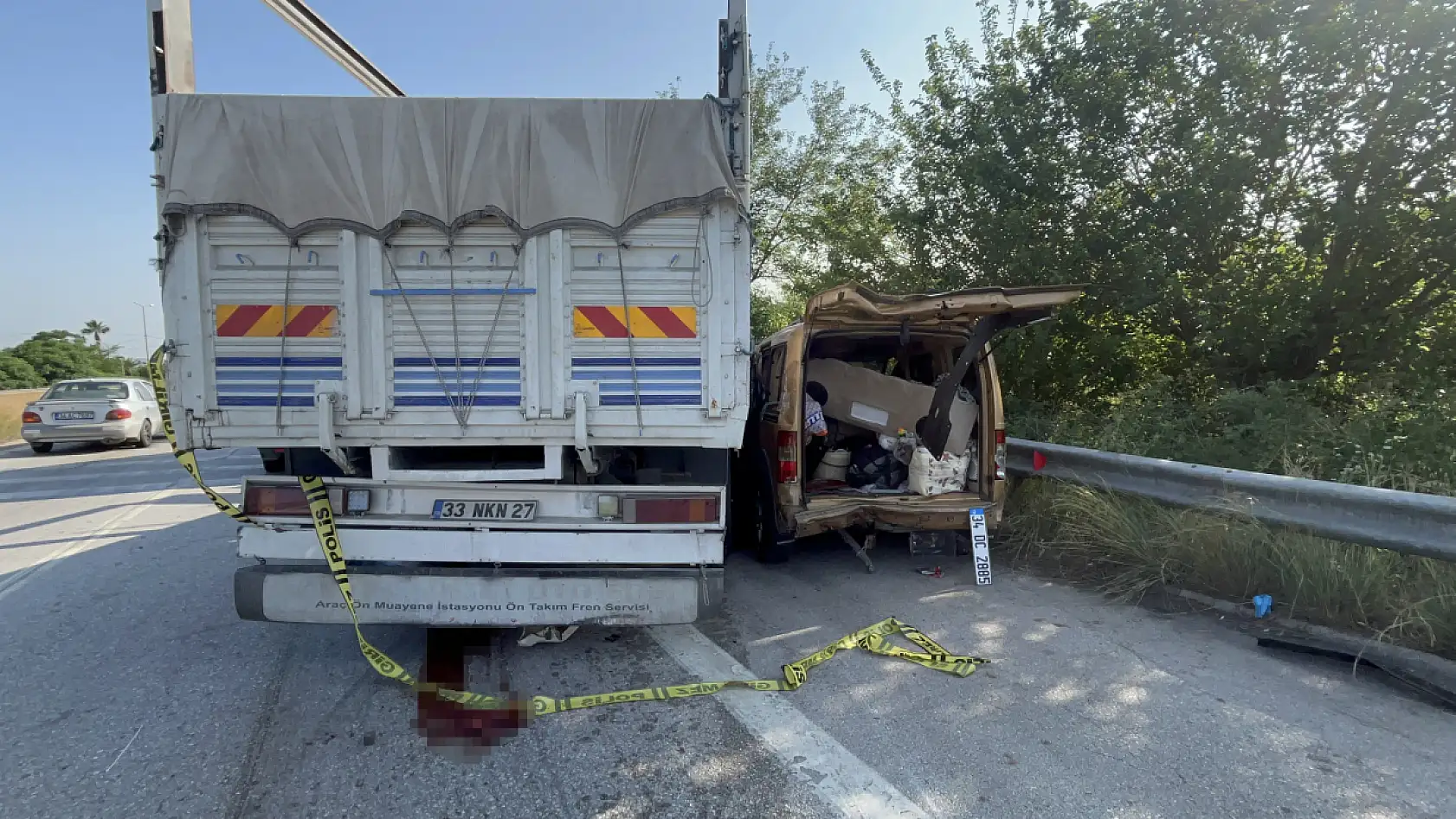 Kamyon 3 aracı biçti: 1 ölü, 10 yaralı