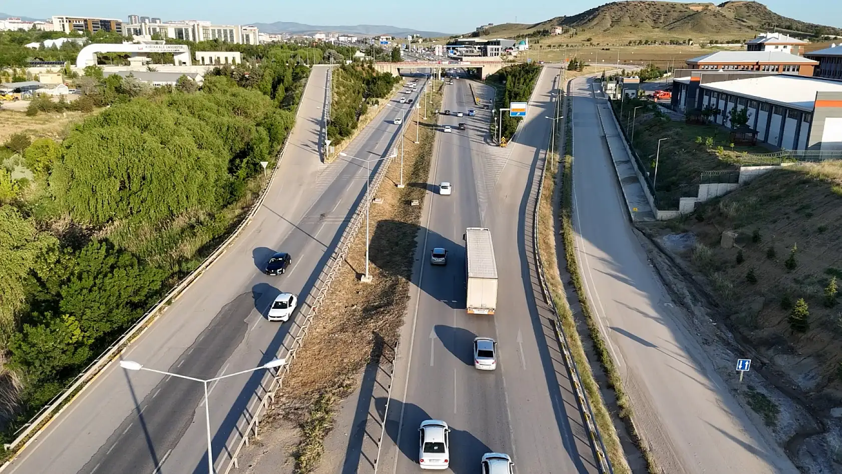 'Bu meslek kadınlara göre değil' dediler, o direksiyon başına geçti: Yolların sultanı Meliha