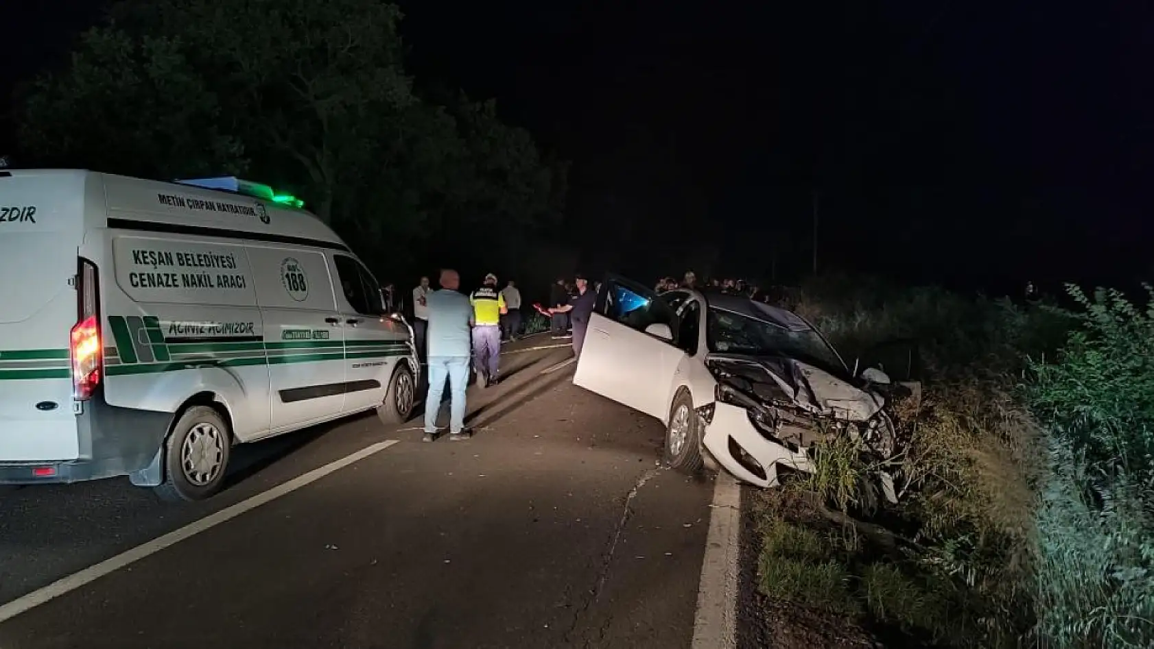 Otomobil ile çarpışan motosikletteki 2 kişi hayatını kaybetti