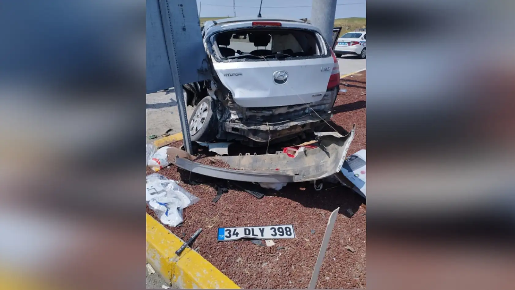 İki otomobil kavşakta çarpıştı: 1 ölü, 4 yaralı