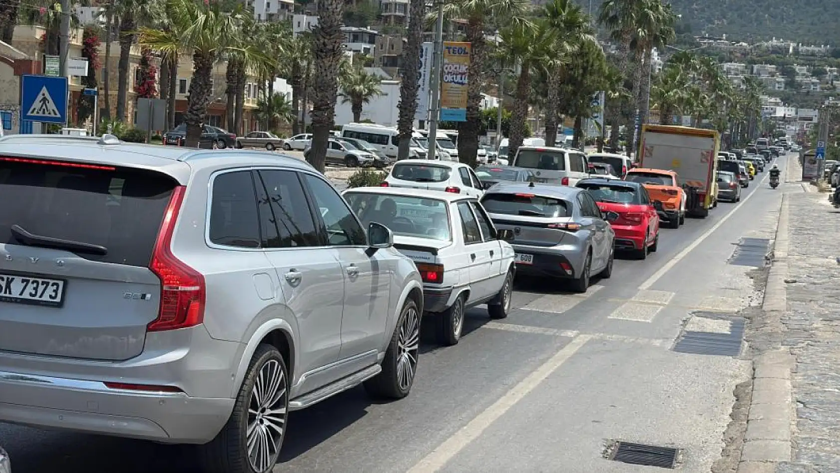 Bodrum'da dönüş yoğunluğu başladı: 15 binden fazla araç çıktı