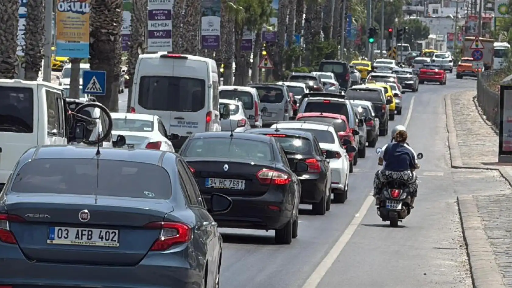Bodrum'da dönüş yoğunluğu başladı: 15 binden fazla araç çıktı