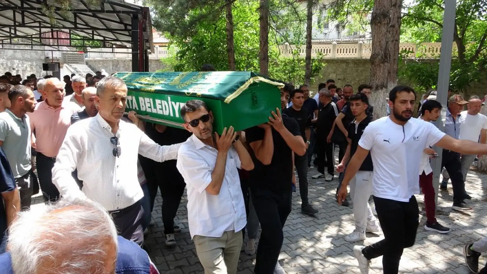 Antalya - Kemer Karayolu'nda 2 gencin hayatını kaybettiği motosiklet kazasından geriye yakınlarının gözyaşı kaldı