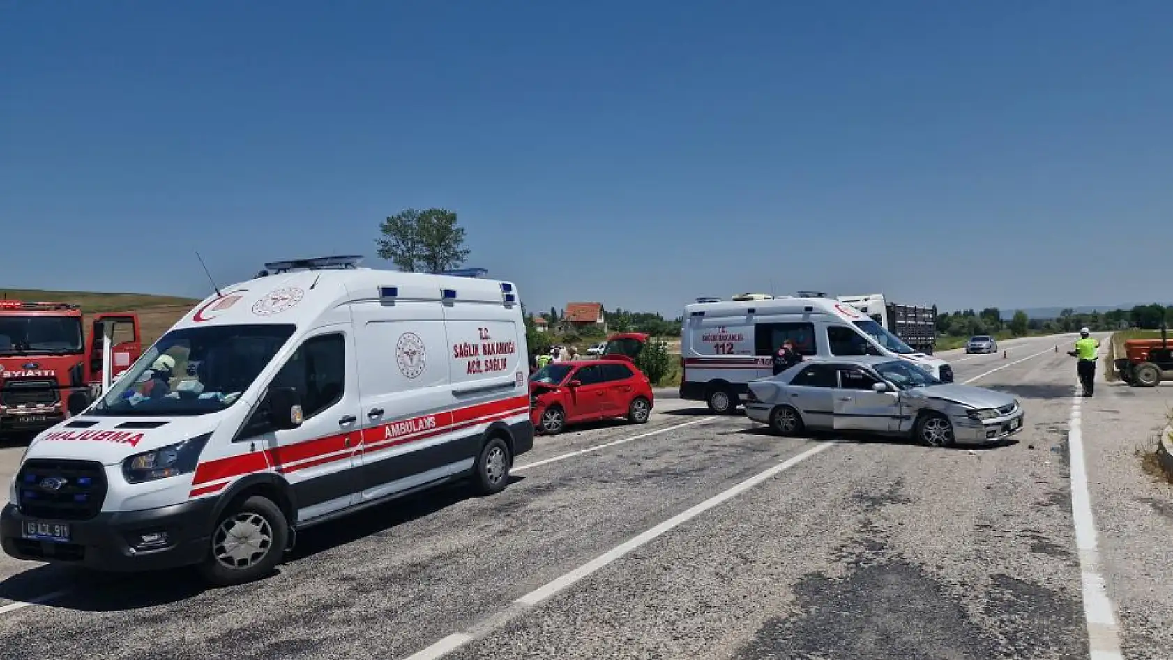 Kavşakta Feci Çarpışma: 4 Kişi Yaralı