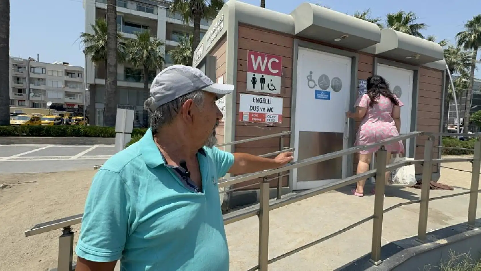 Marmaris'te mavi bayraklı halk plajında vatandaştan 'cankurtaran' ve 'soyunma kabini' tepkisi