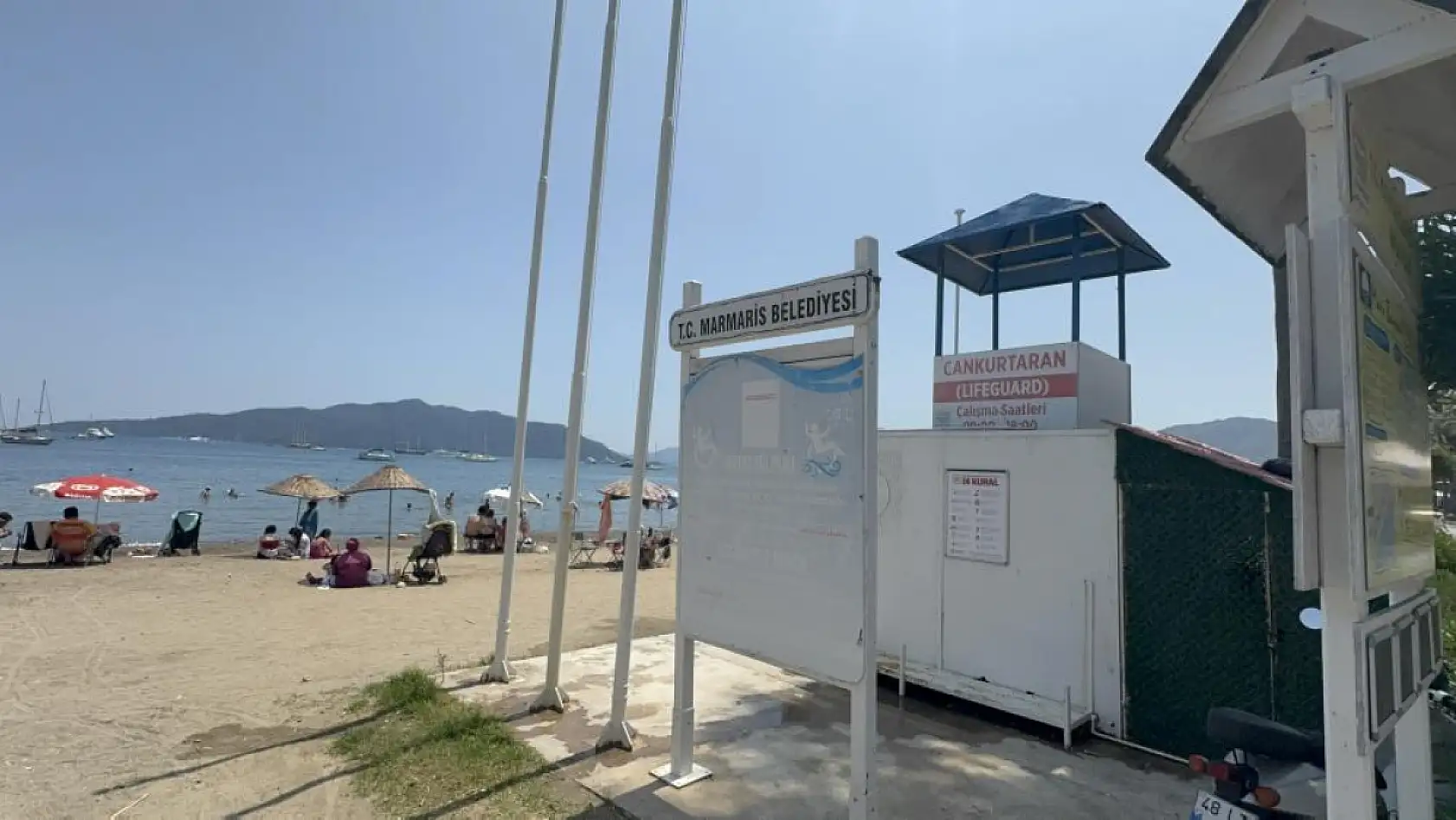 Marmaris'te mavi bayraklı halk plajında vatandaştan 'cankurtaran' ve 'soyunma kabini' tepkisi