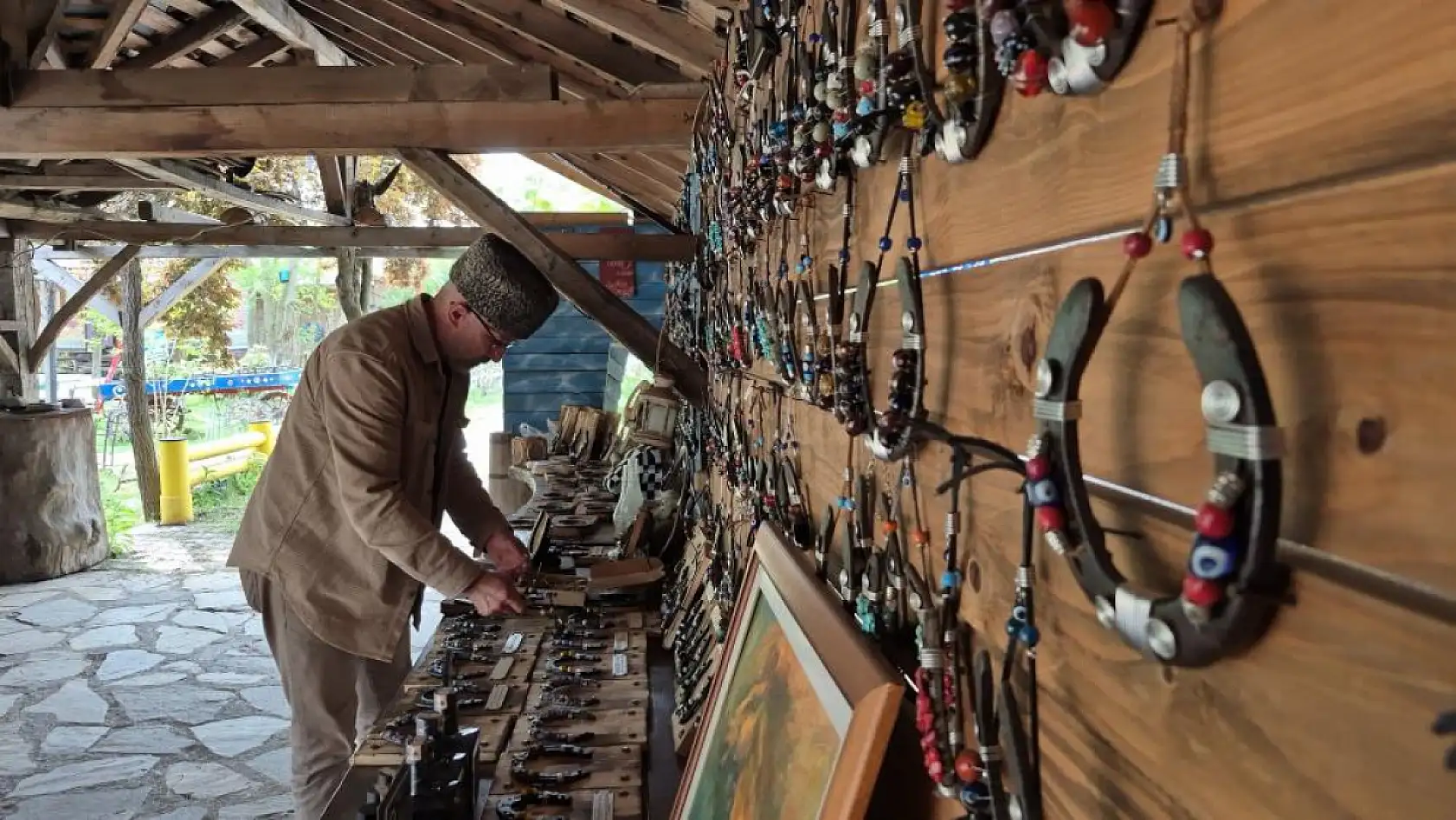 Hurda Nalları Topladı, Ortaya Paha Biçilmez Eserler Çıkardı!