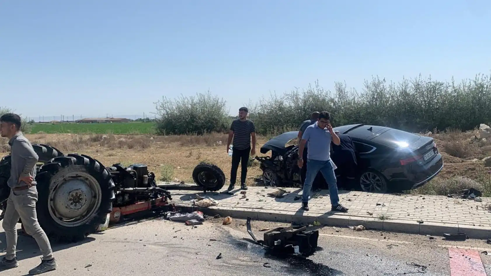 Otomobil ile traktör çarpıştı: 86 yaşındaki sürücü hayatını kaybetti