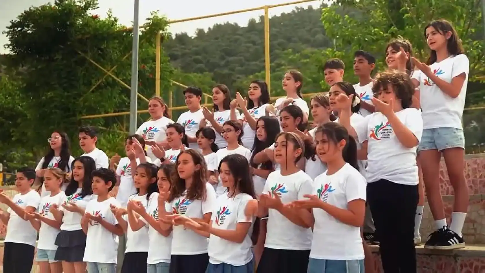 Bodrumlu çocuklardan anlamlı mesaj: Bırak tableti telefonu, hayatı kaçırma