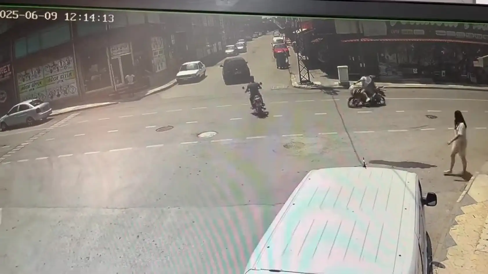 Çarpmayayım derken kaza yaptı