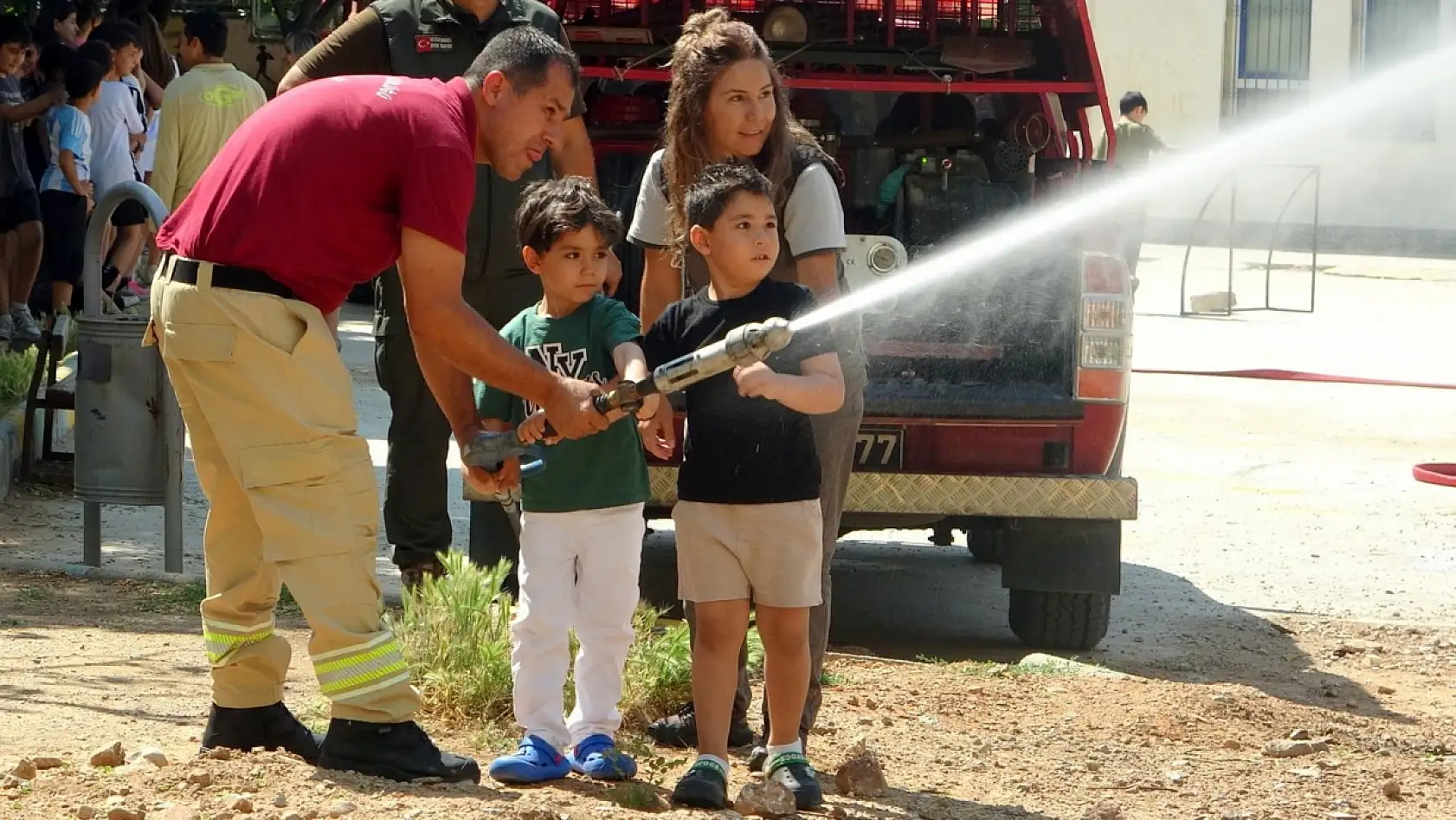 Muğla'da öğrencilere orman yangınları konusunda eş zamanlı farkındalık eğitimi verildi