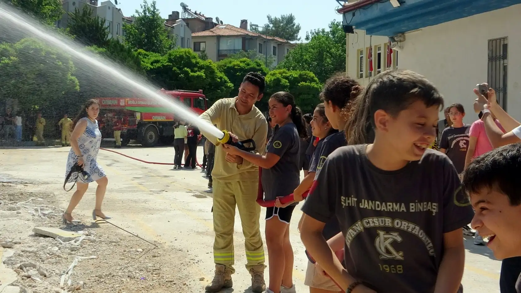 Muğla'da öğrencilere orman yangınları konusunda eş zamanlı farkındalık eğitimi verildi