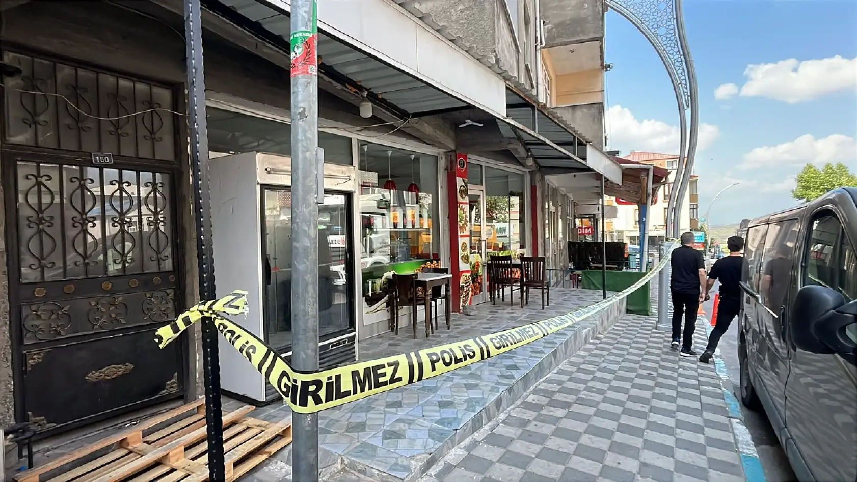 Kavgada ilgisi olmayan esnaf kalbinden vuruldu