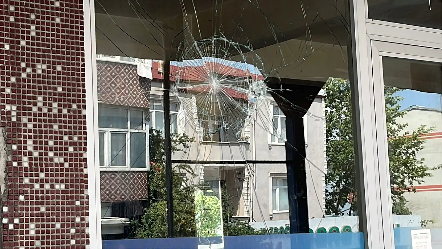 Kavgada ilgisi olmayan esnaf kalbinden vuruldu