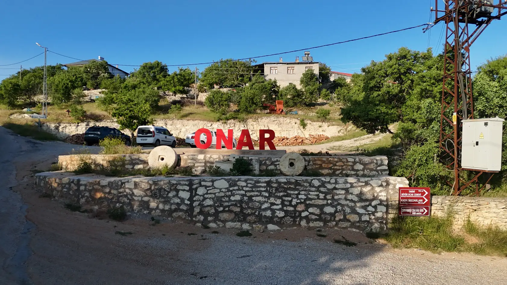 800 yıllık 'Menengiç ağacı' zamana direniyor