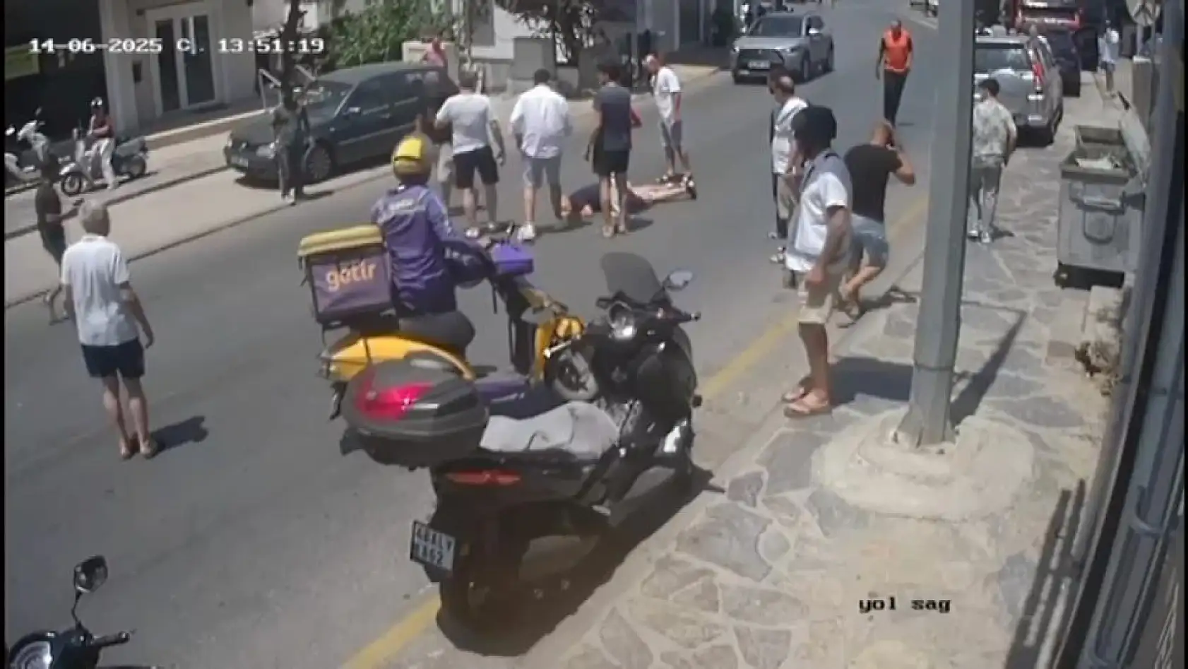 Muğla'da yolun karşısına geçmeye çalışan adama hafif ticari araç çarptı