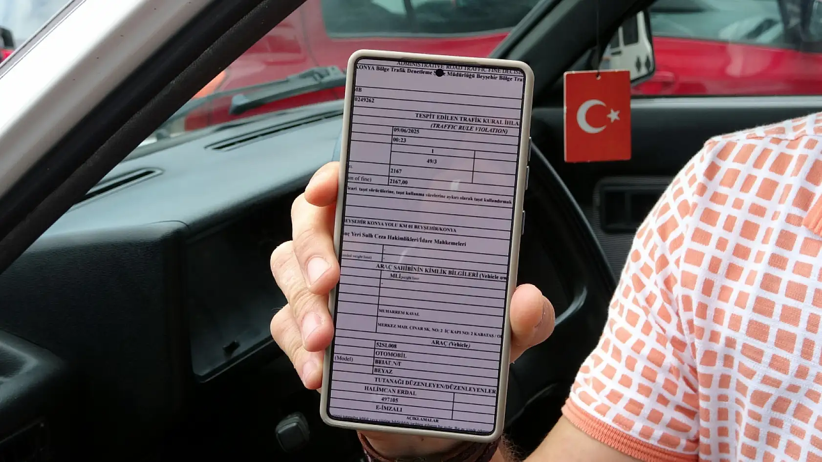 Park halindeki otomobile 800 kilometre uzaktan trafik cezası yazıldı