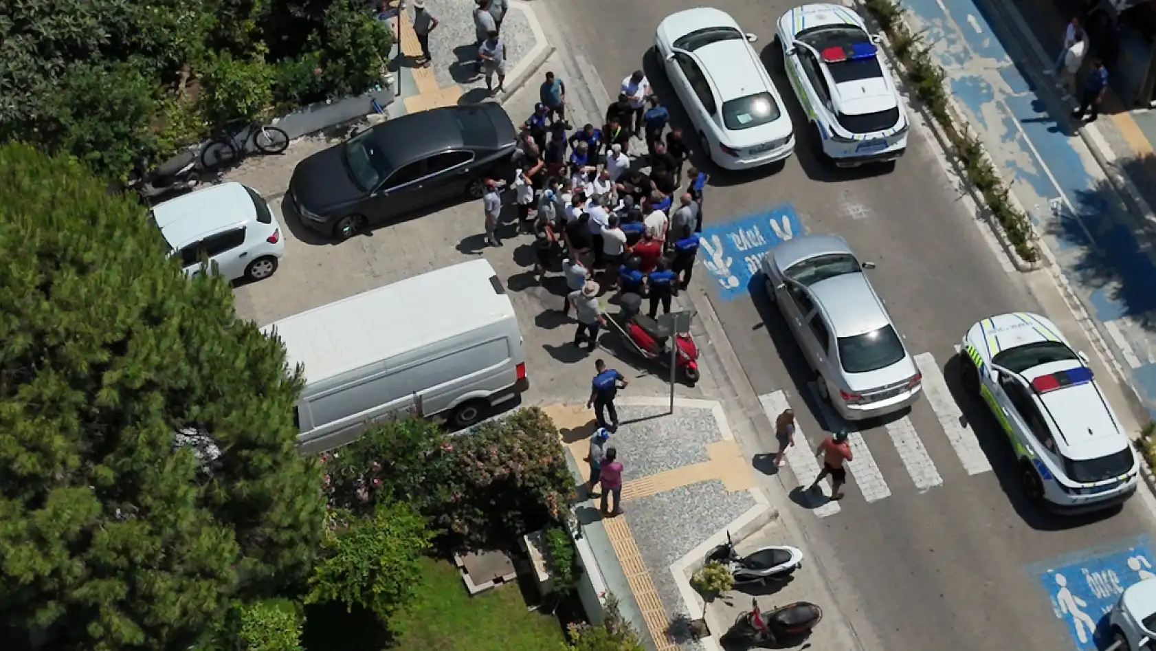 İçmeler'de yıkım gerginliği: 'Esnaf ve ekipler karşı karşıya geldi'