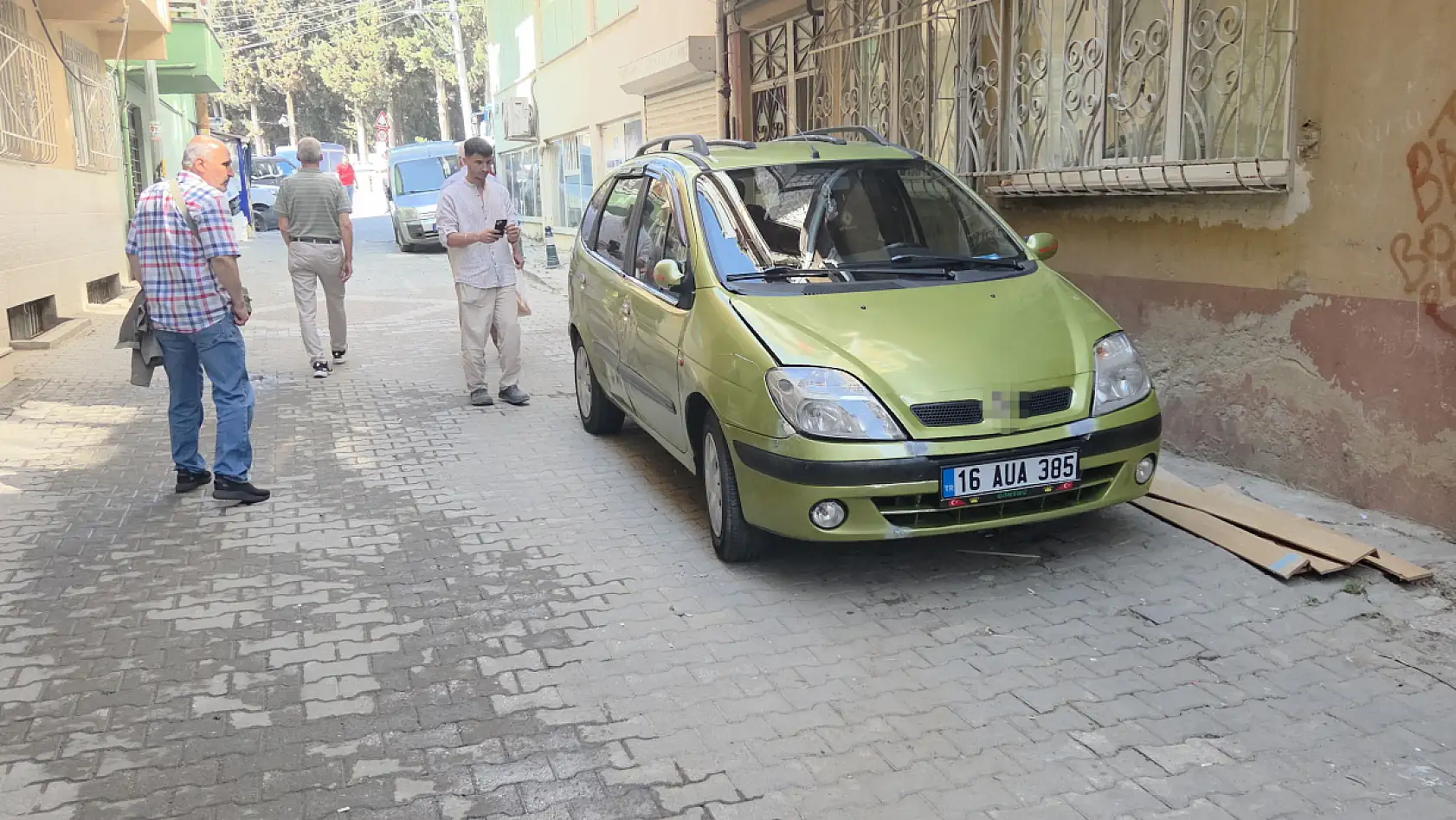 Direksiyon başında fenalaştı 4 araca çarparak durabildi