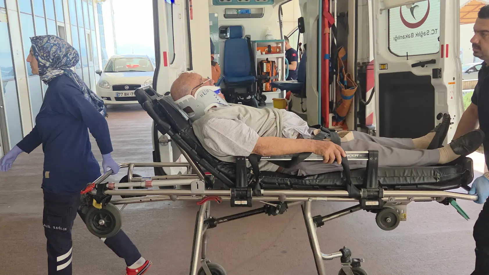 Direksiyon başında fenalaştı 4 araca çarparak durabildi