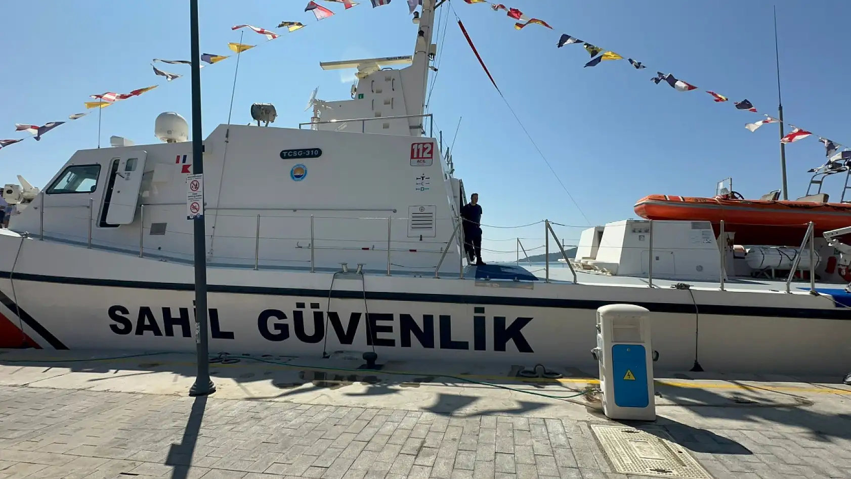 Sahil Güvenlik Botu Marmaris'te halkın ziyaretine açıldı