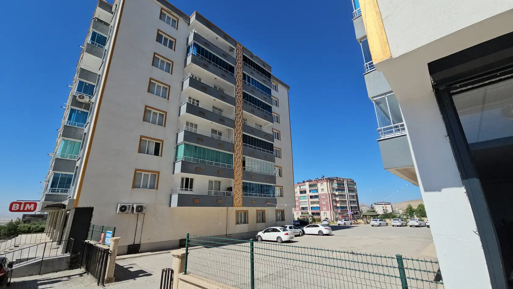 9 yaşındaki çocuğun yangın merdiveni boşluğunda ölü bulunması olayında 1 gözaltı