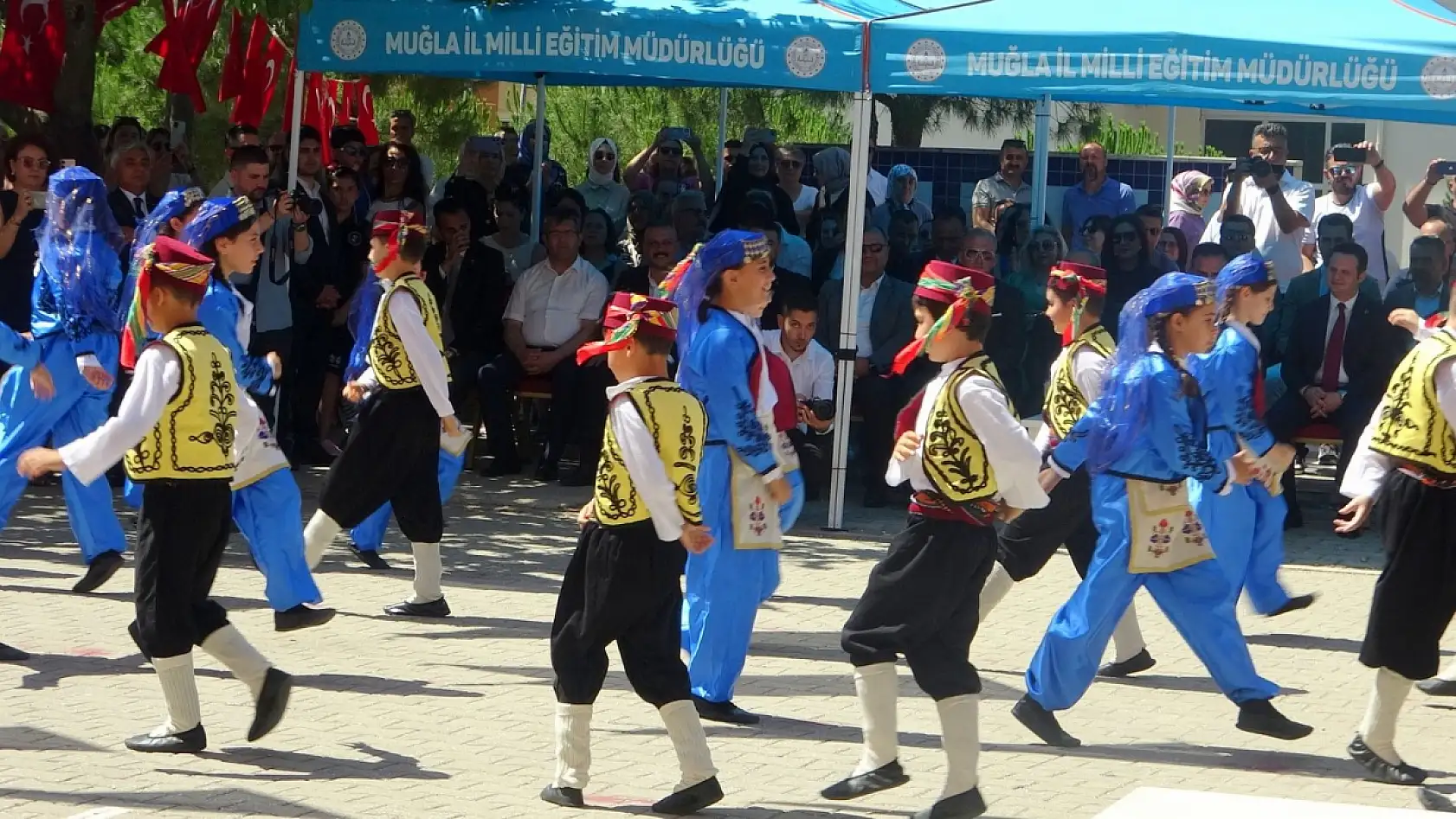 Muğla'da 163 bin öğrenci karne sevinci yaşadı