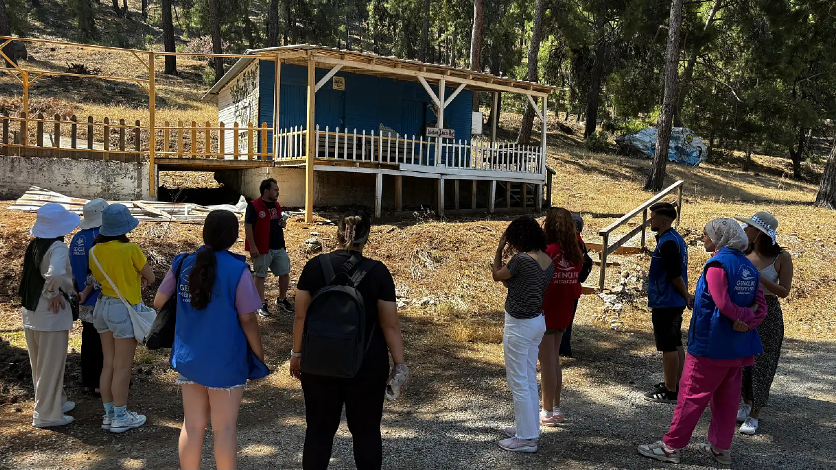 Muğla'da gönüllü gençlerden ekolojik sistemde farkındalık