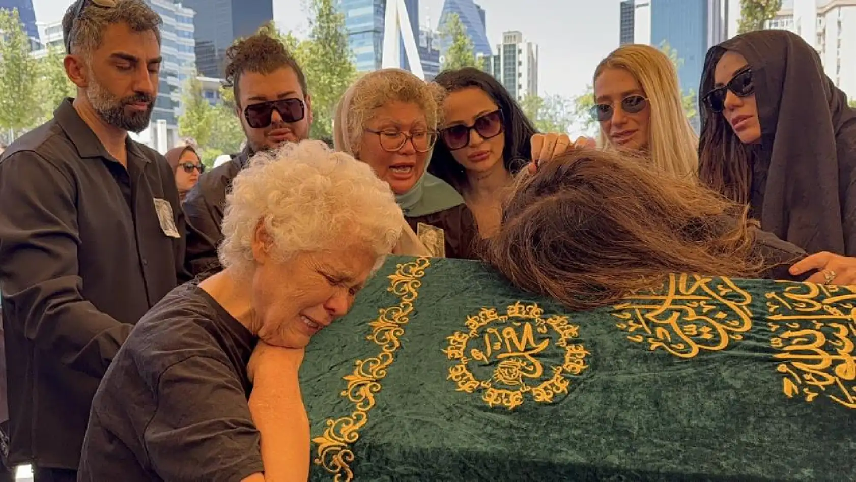 Sosyal fenomeni Nihal Candan son yolculuğuna uğurlandı