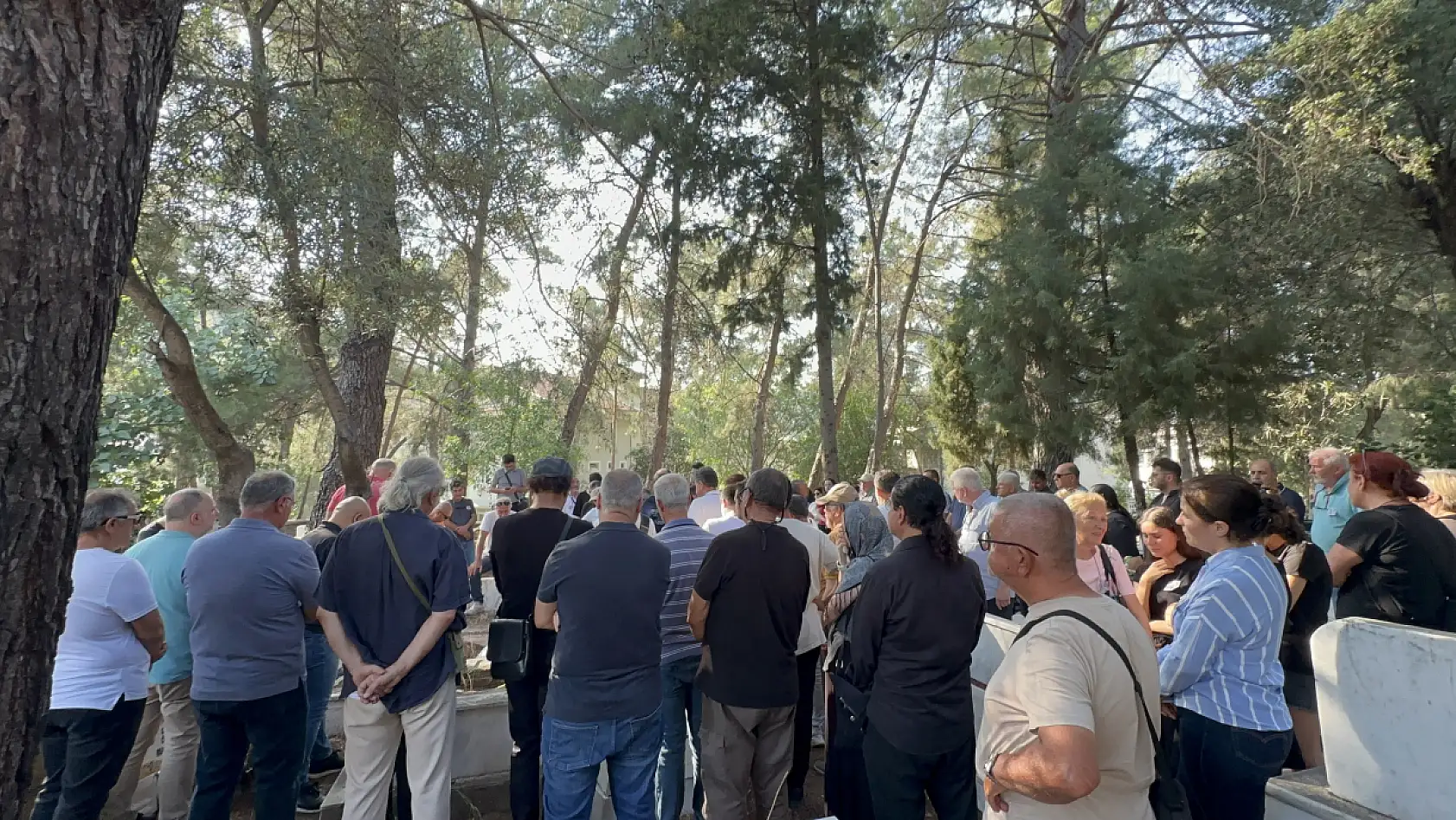 Marmaris'in Kültür sanat temsilcisi Altınöz sevenleri tarafından toprağa verildi