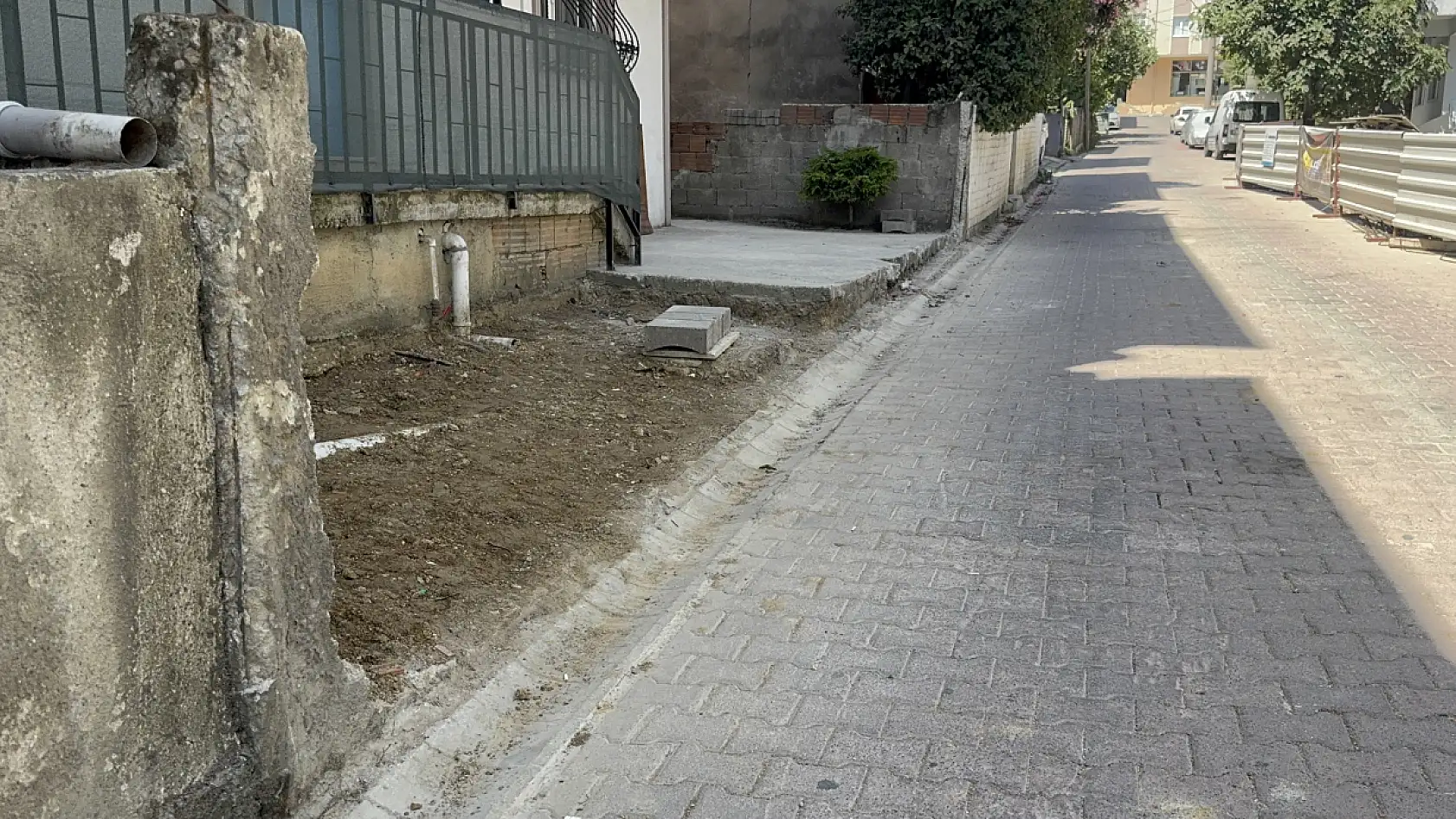 Yardım istedi, otomobilinden oluyordu