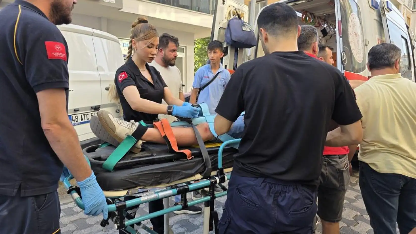 Milas'ta Motosiklet Yayaya Çarptı: Kaza Sonrası Kavga Çıktı