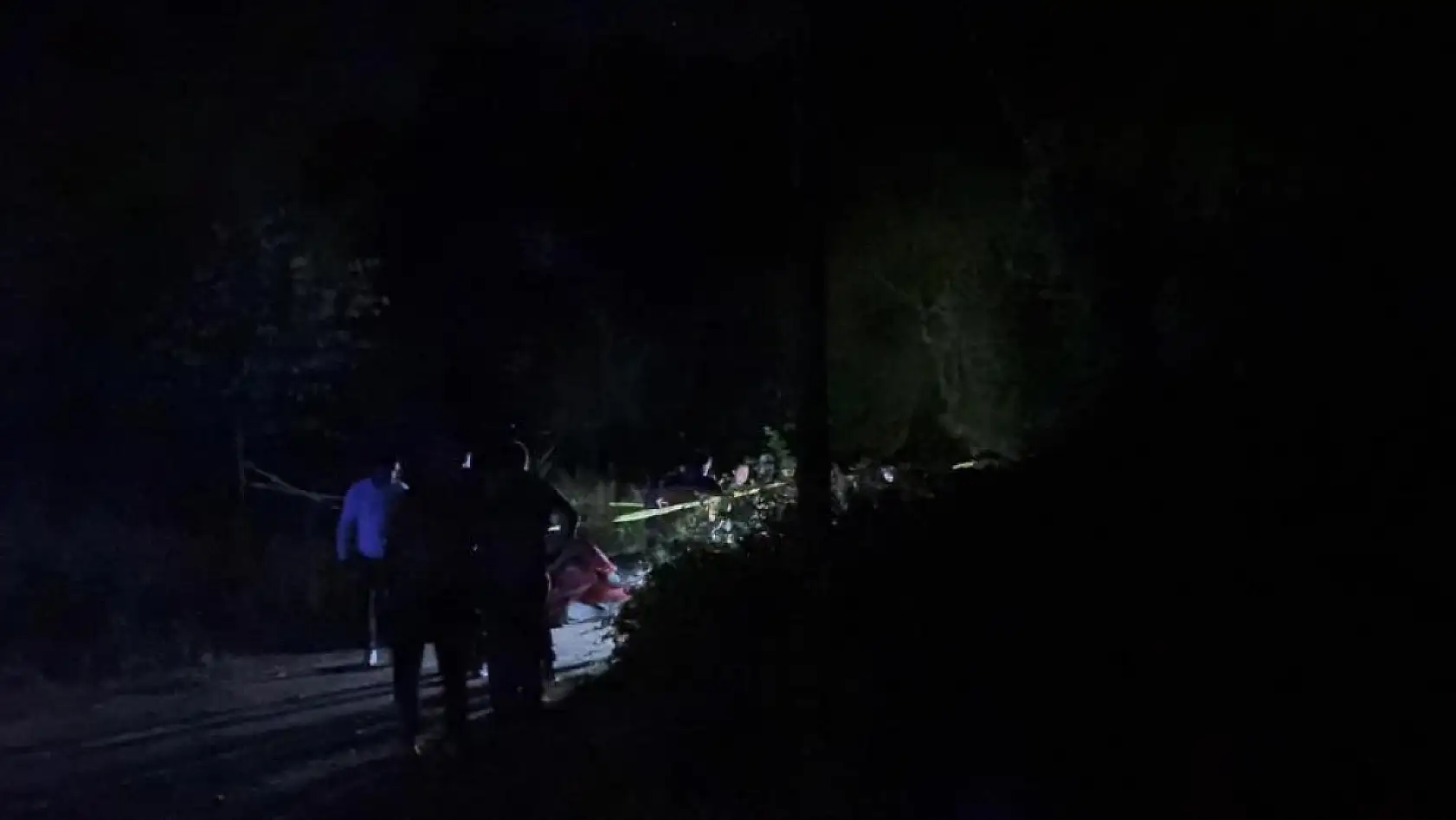 Bir kişi boğazı kesilerek öldürülmüş halde bulundu