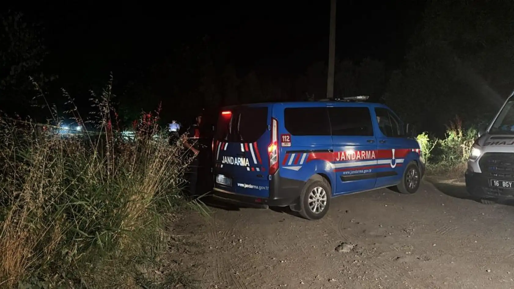 Bir kişi boğazı kesilerek öldürülmüş halde bulundu