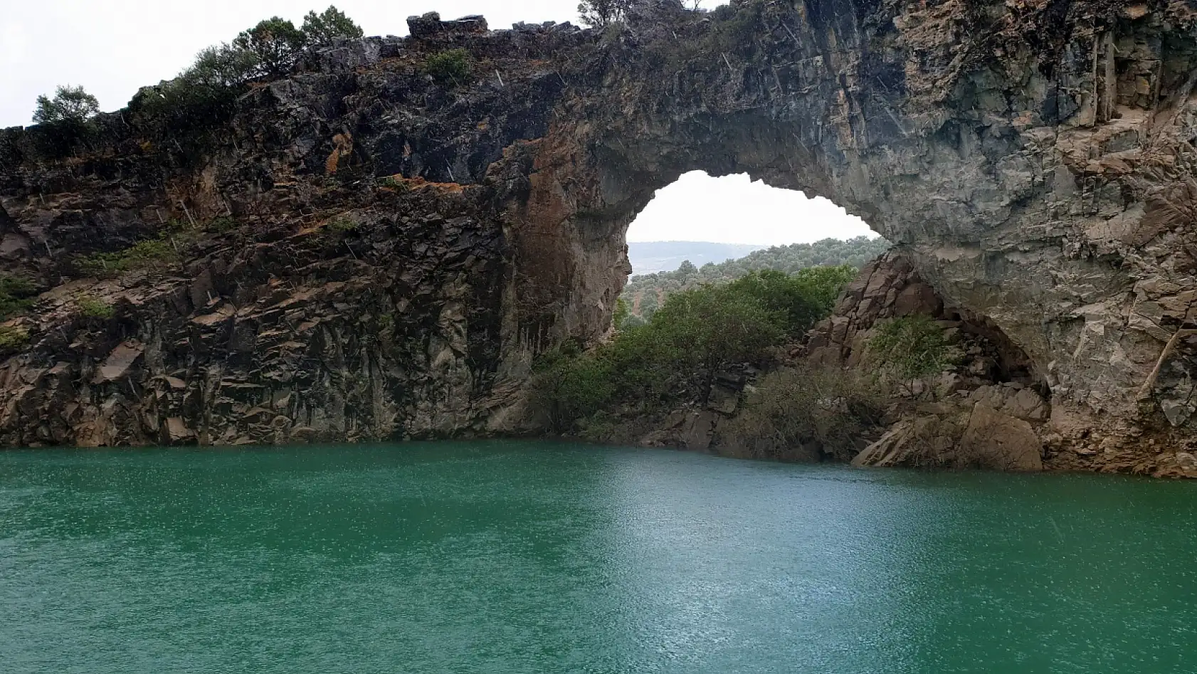 Muğla'ya Komşu Cennet Arapapıştı Kanyonu Ziyaretçi Akınına Uğruyor
